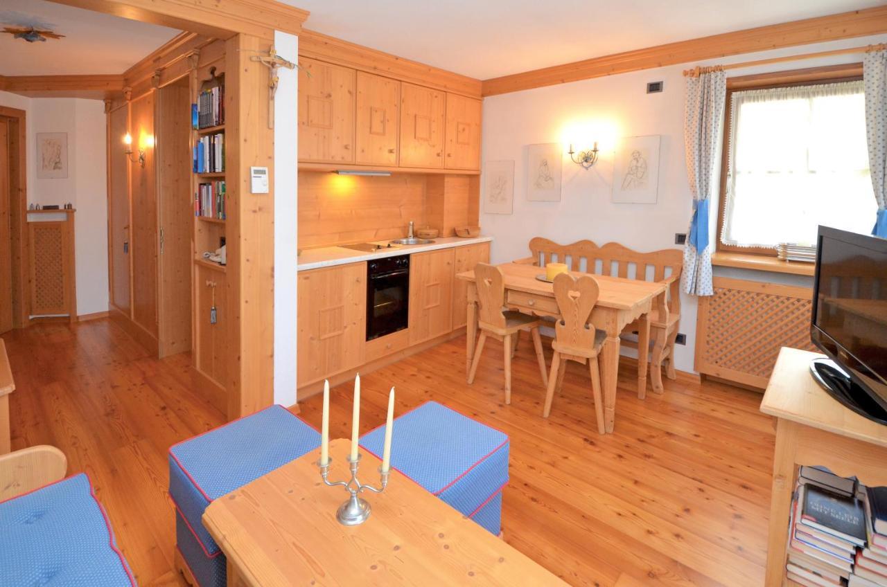 Aurturist S Candido Roulette Apartment
